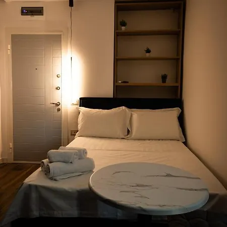 Cozy And Chic Apartment Tirana